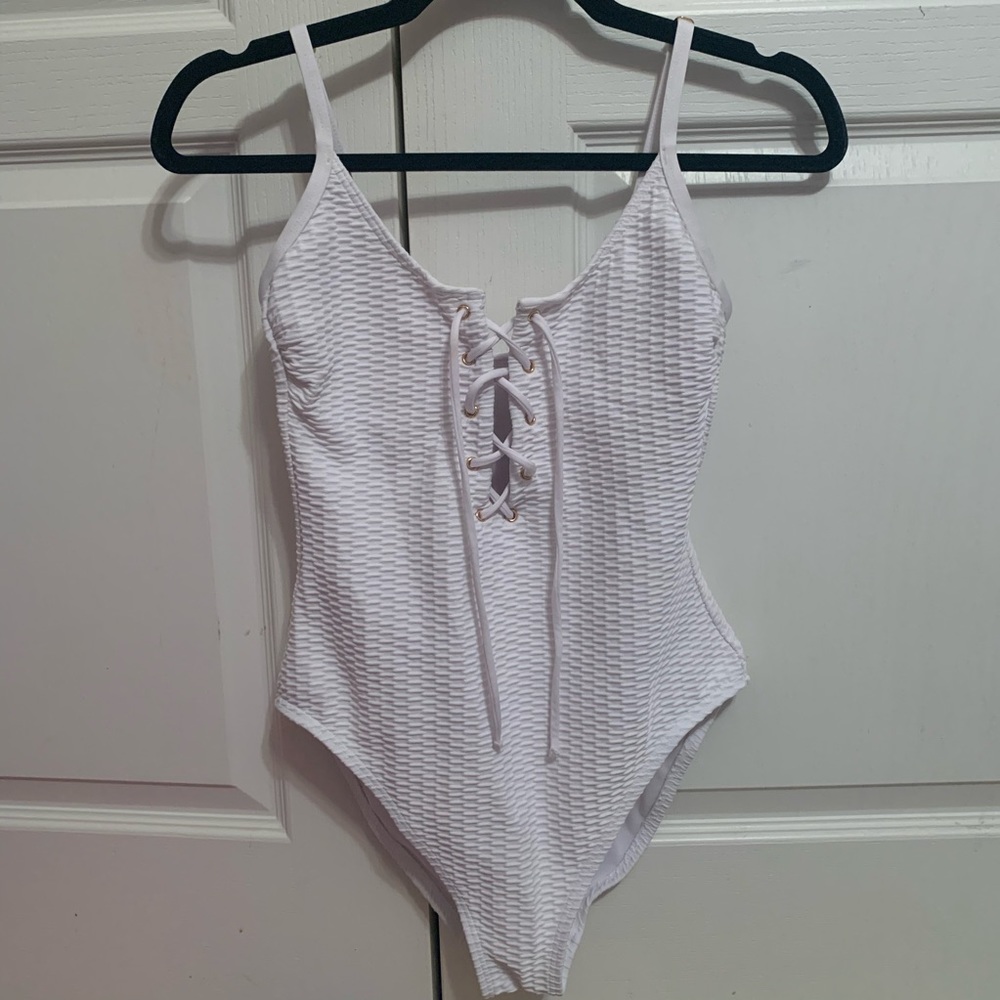 NWOT Kenneth Cole Bathing Suit